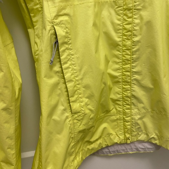 PATAGONIA Women's Torrentshell Jacket in Neon Yellow (Size Small) - Picture 8 of 16